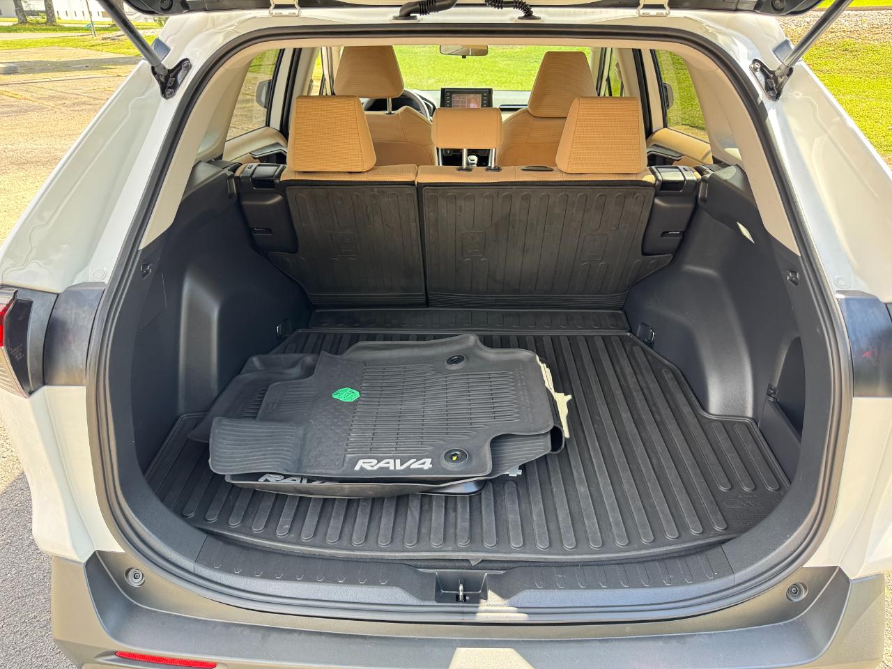 Toyota RAV4 LE 2020