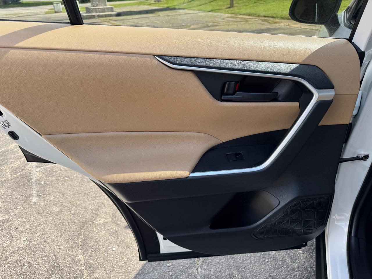Toyota RAV4 LE 2020