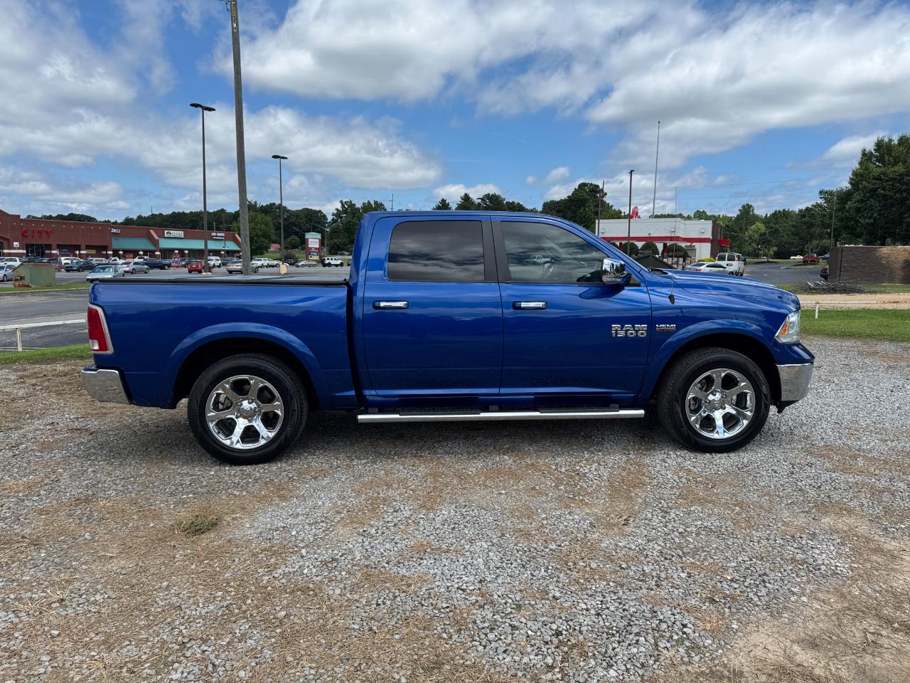 RAM 1500 Laramie Crew Cab SWB 4WD 2016