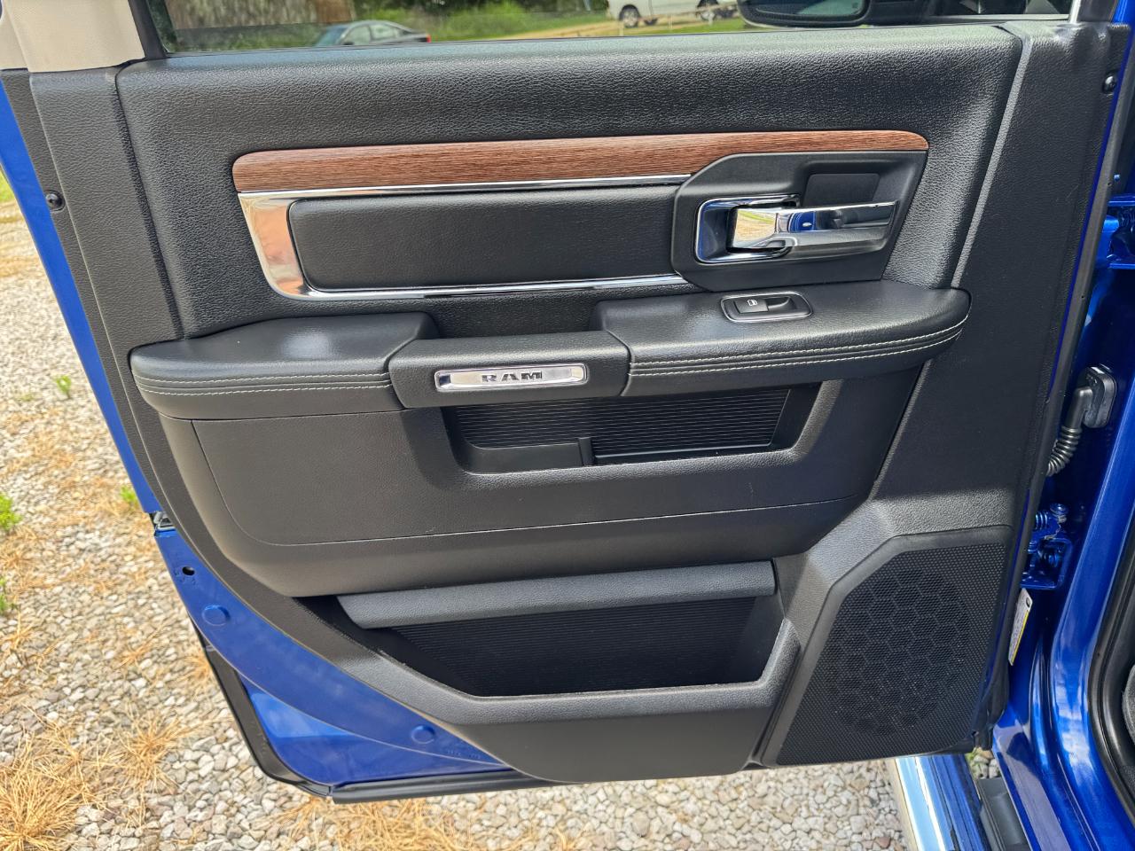 RAM 1500 Laramie Crew Cab SWB 4WD 2016