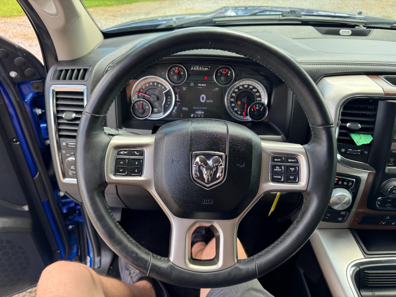 RAM 1500 Laramie Crew Cab SWB 4WD 2016