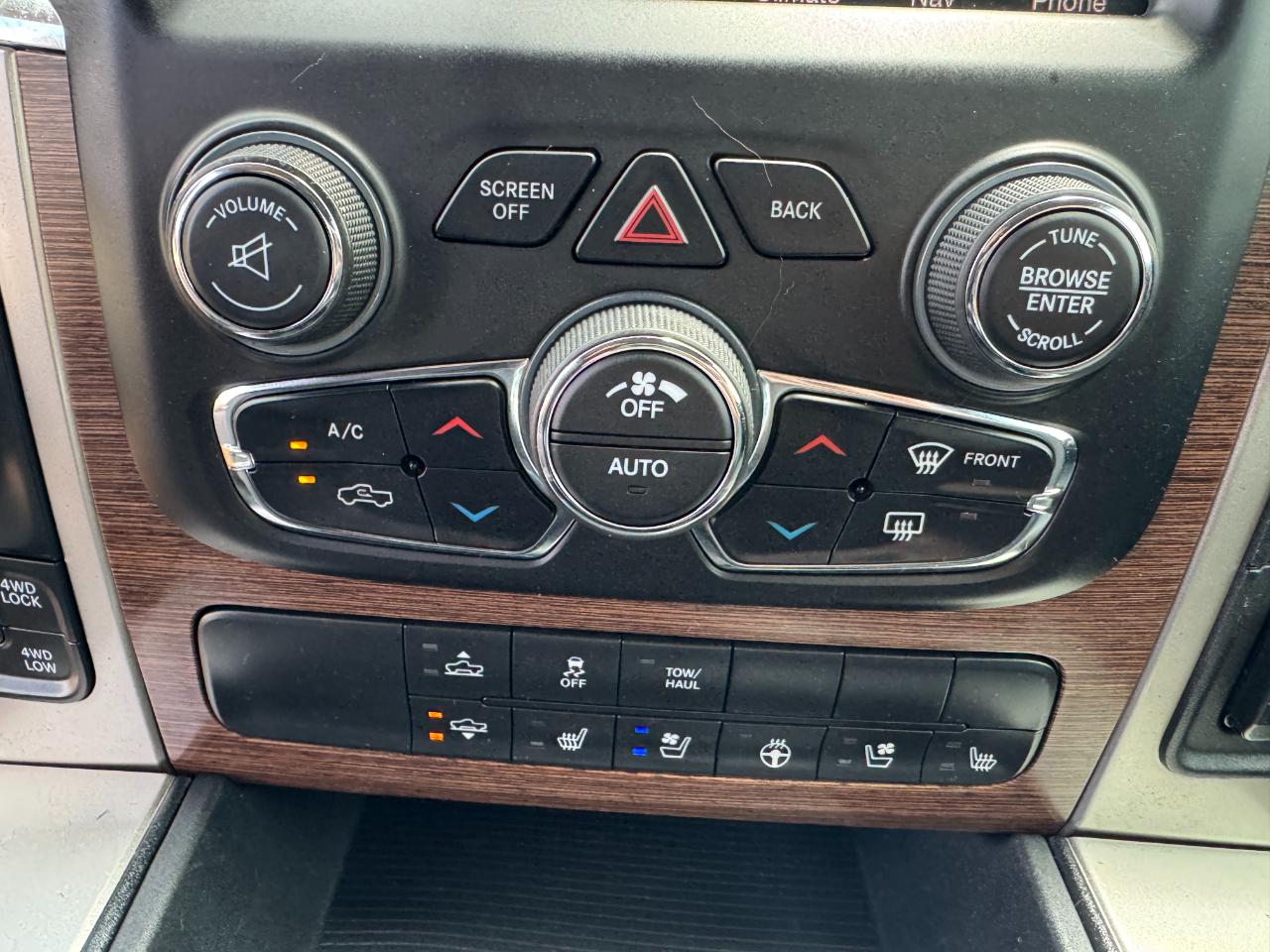 RAM 1500 Laramie Crew Cab SWB 4WD 2016