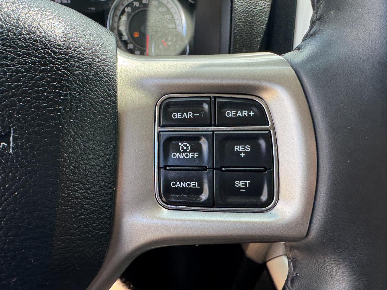 RAM 1500 Laramie Crew Cab SWB 4WD 2016