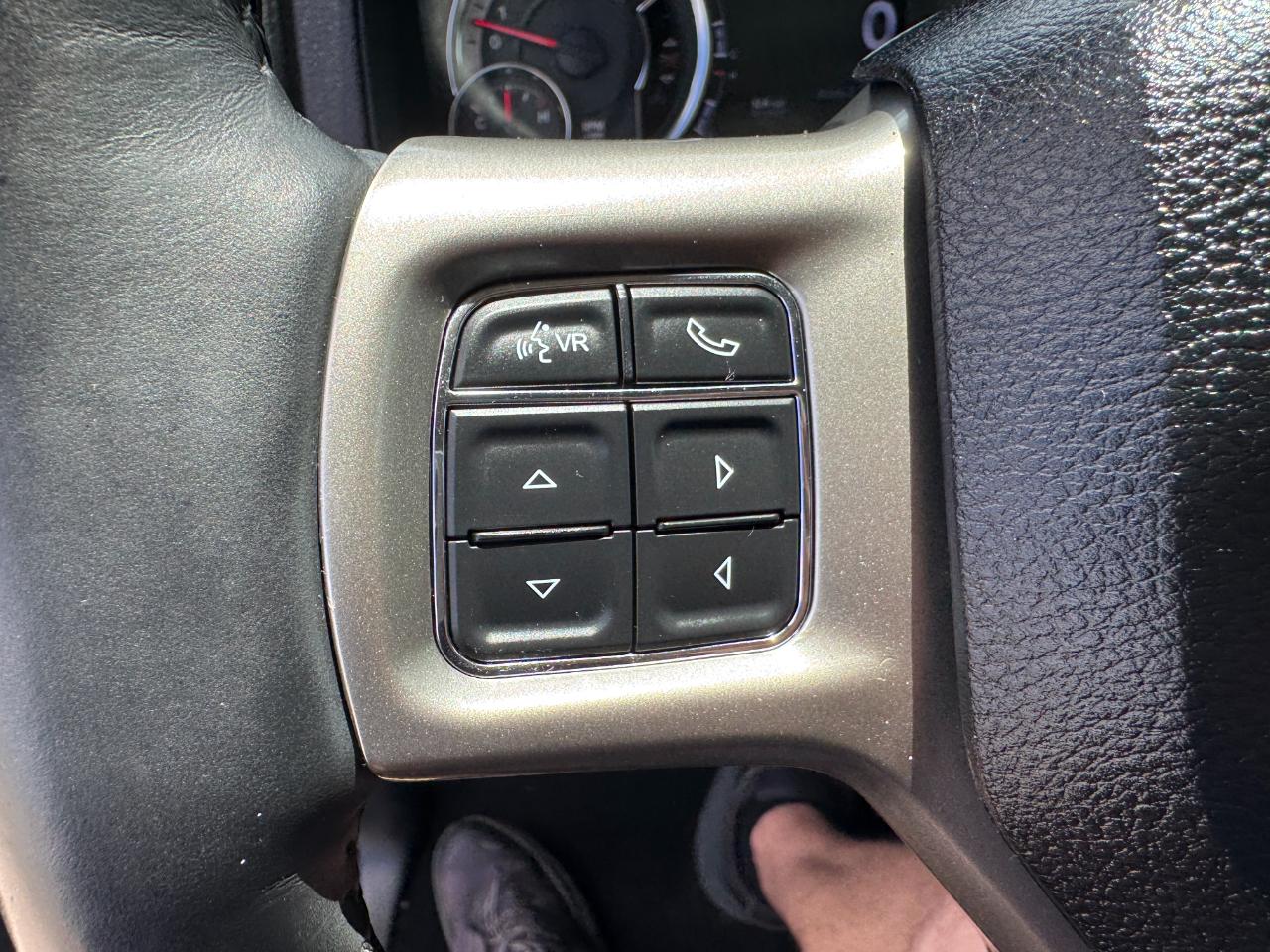 RAM 1500 Laramie Crew Cab SWB 4WD 2016