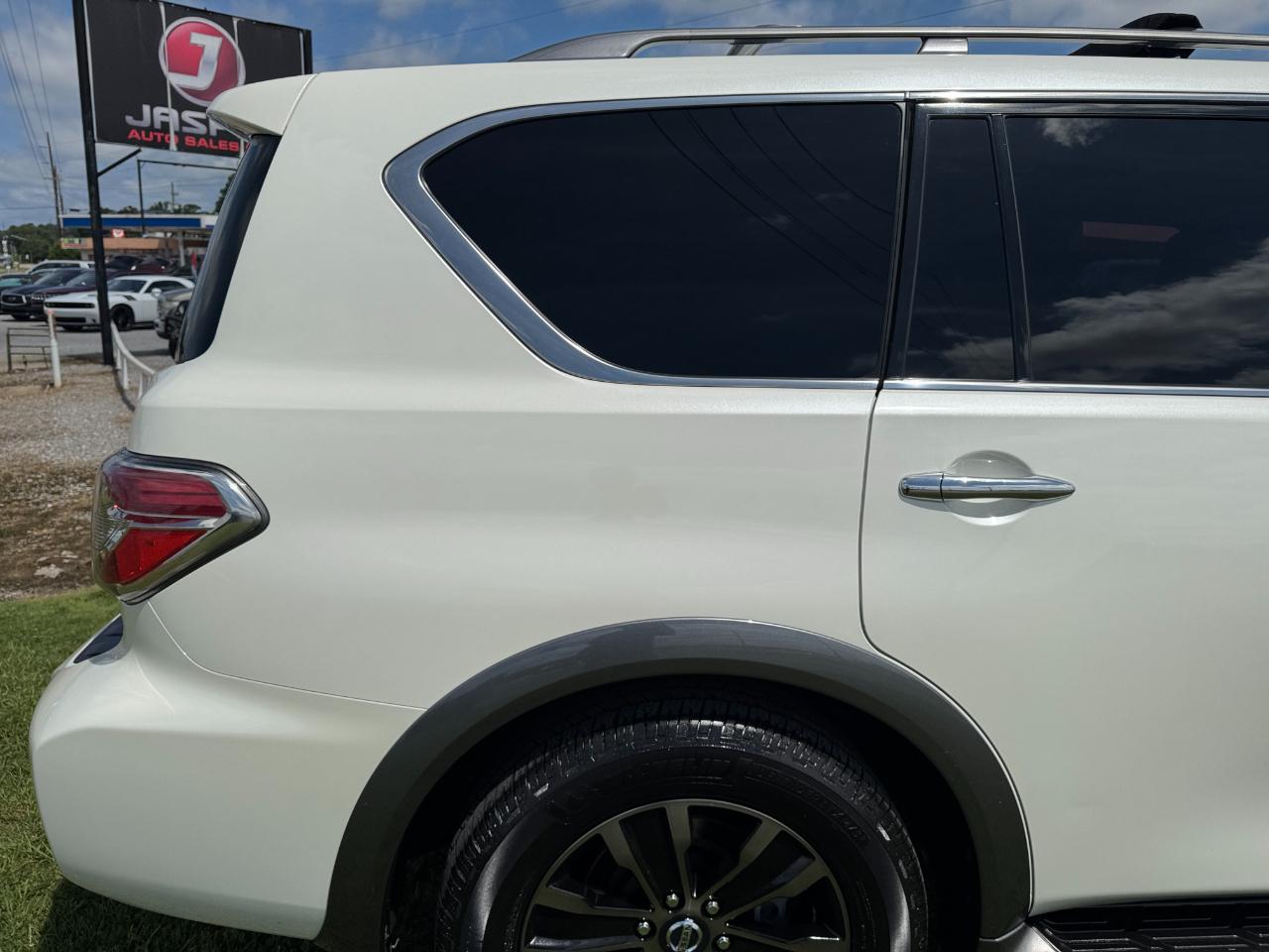 Nissan Armada Platinum 2WD 2017