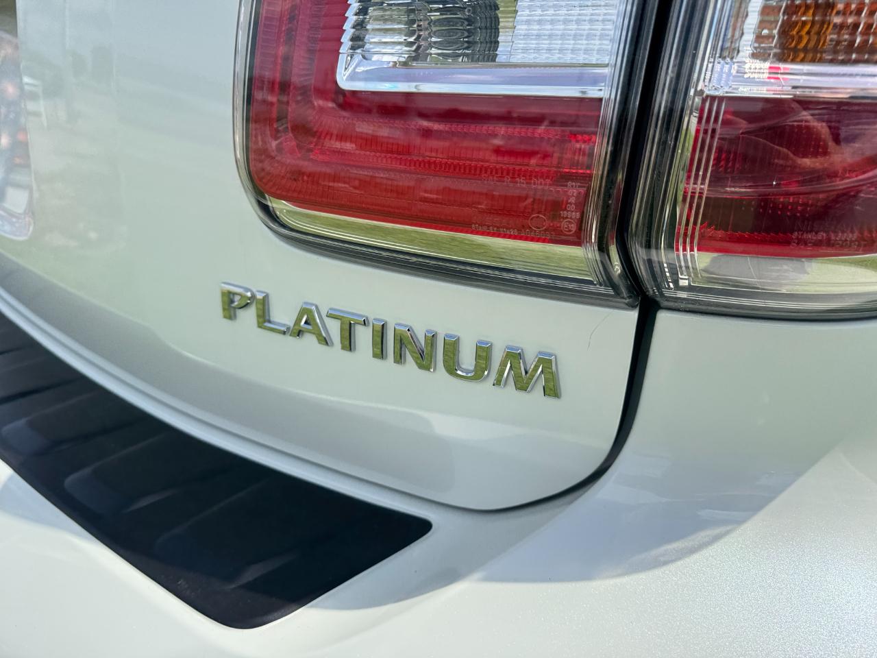 Nissan Armada Platinum 2WD 2017