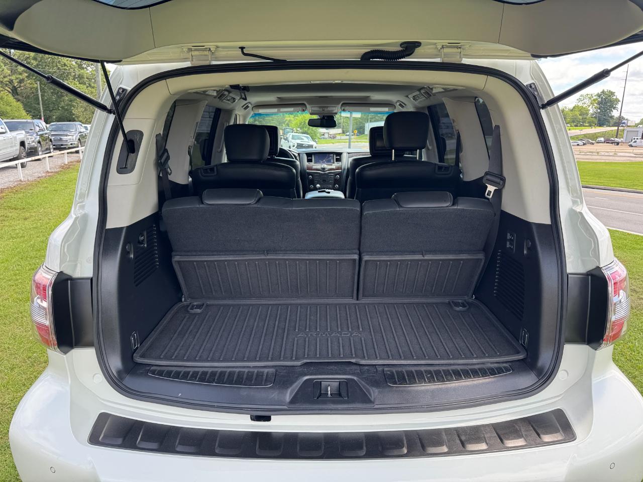 Nissan Armada Platinum 2WD 2017