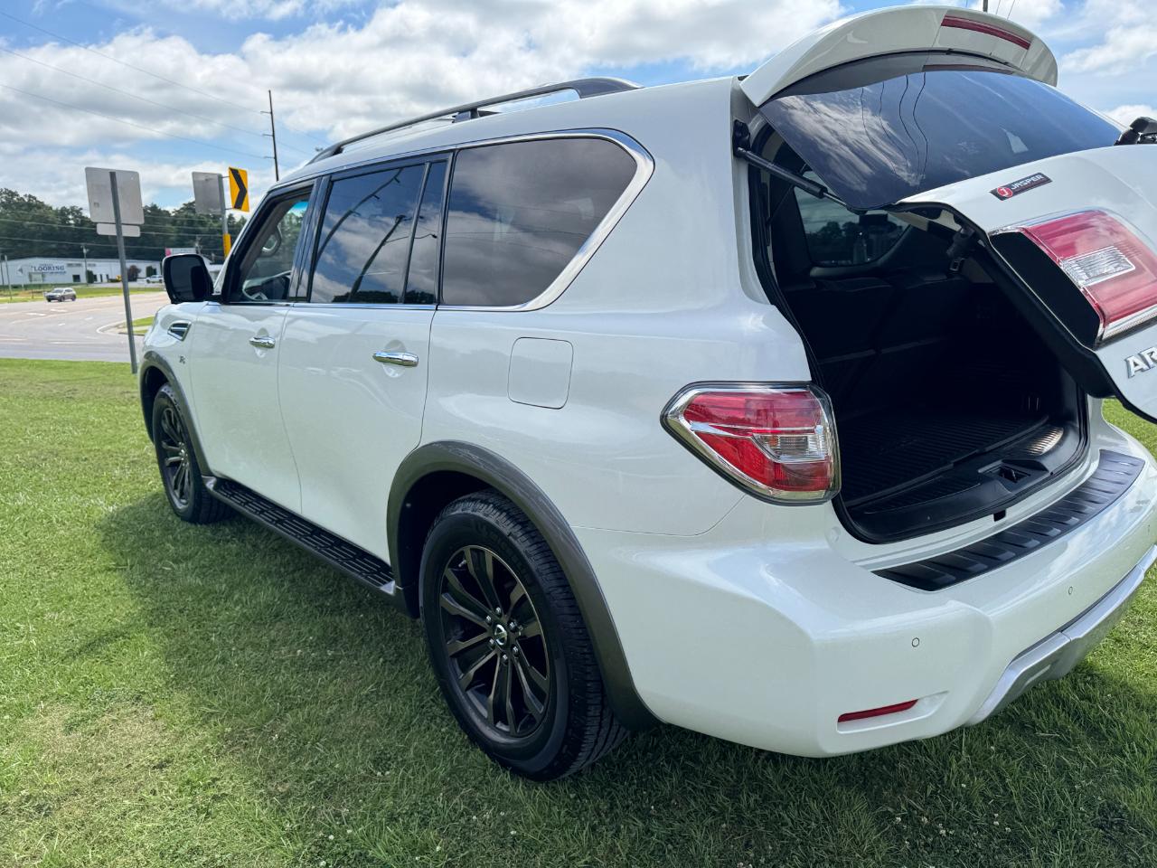 Nissan Armada Platinum 2WD 2017