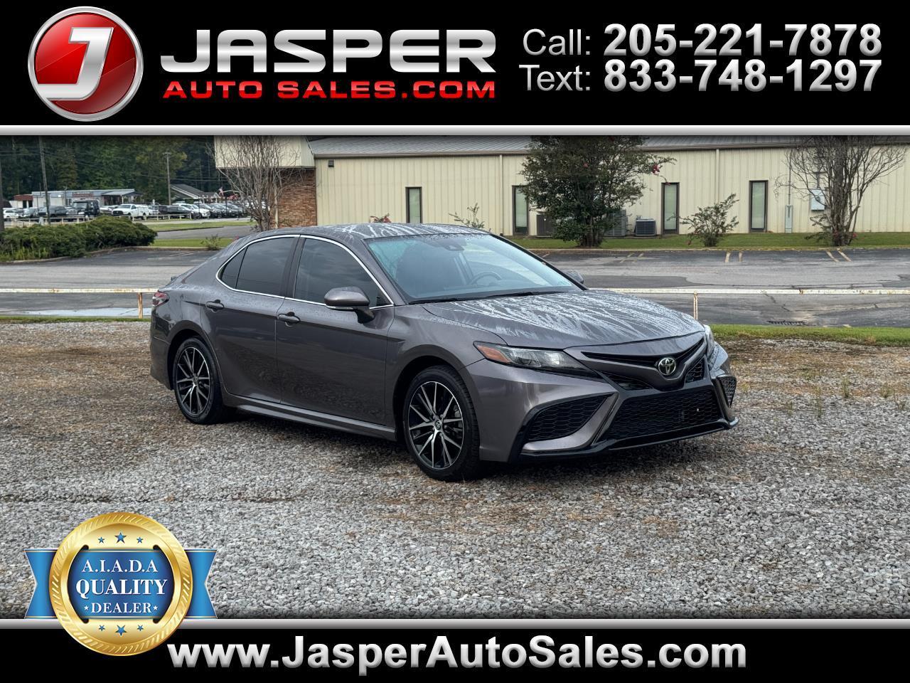 Toyota Camry SE 2021