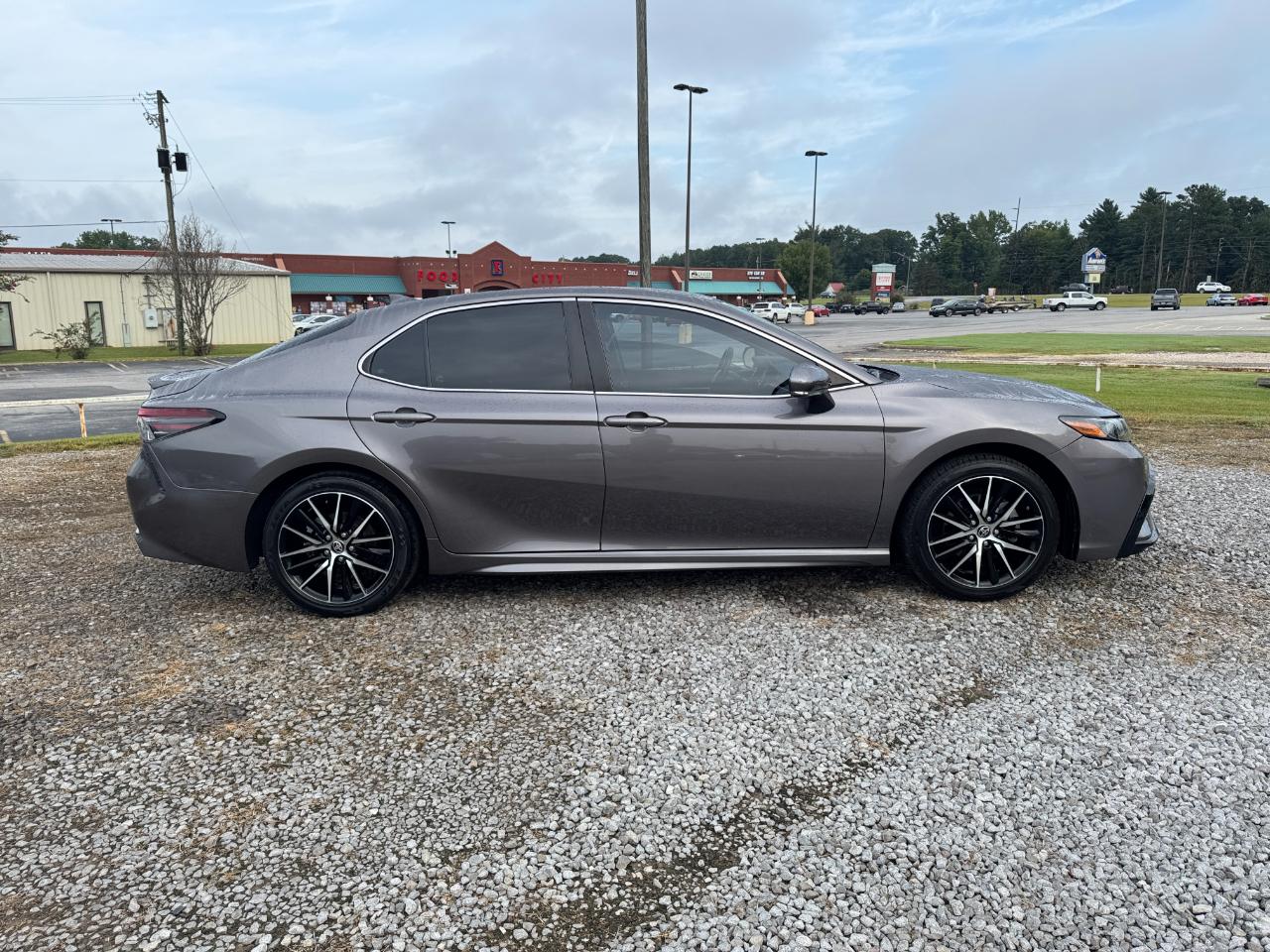 Toyota Camry SE 2021