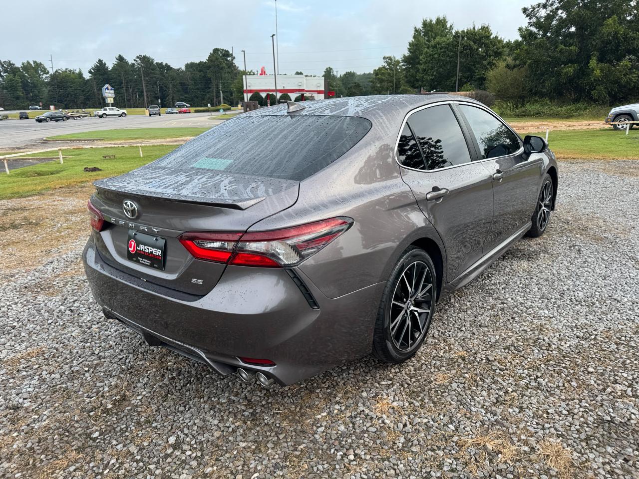 Toyota Camry SE 2021
