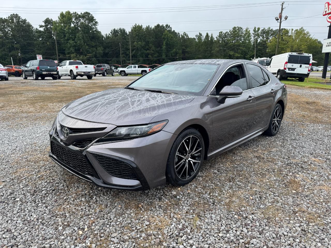 Toyota Camry SE 2021