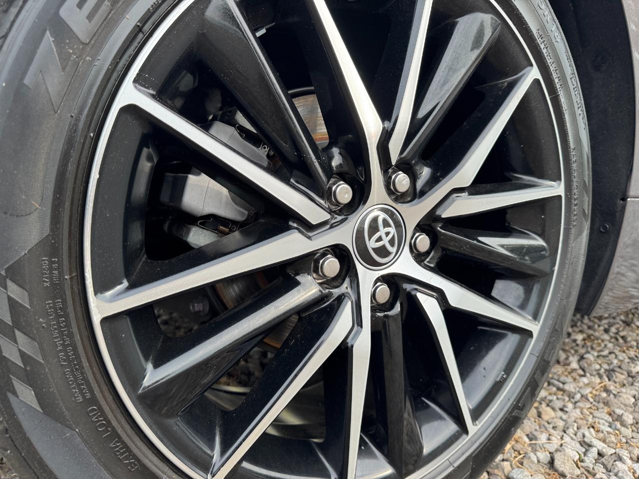 Toyota Camry SE 2021