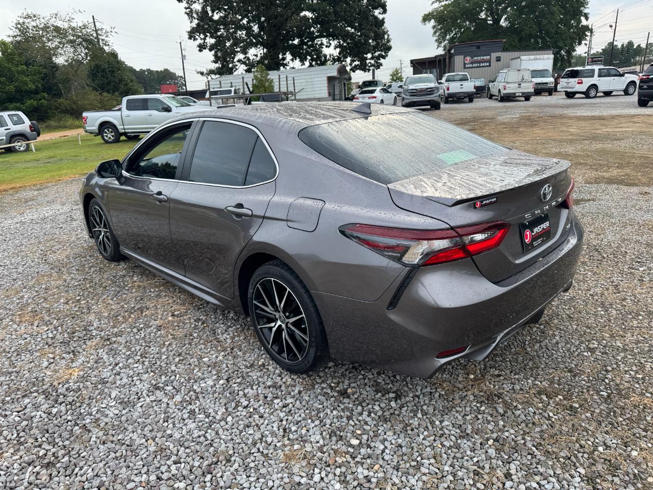 Toyota Camry SE 2021