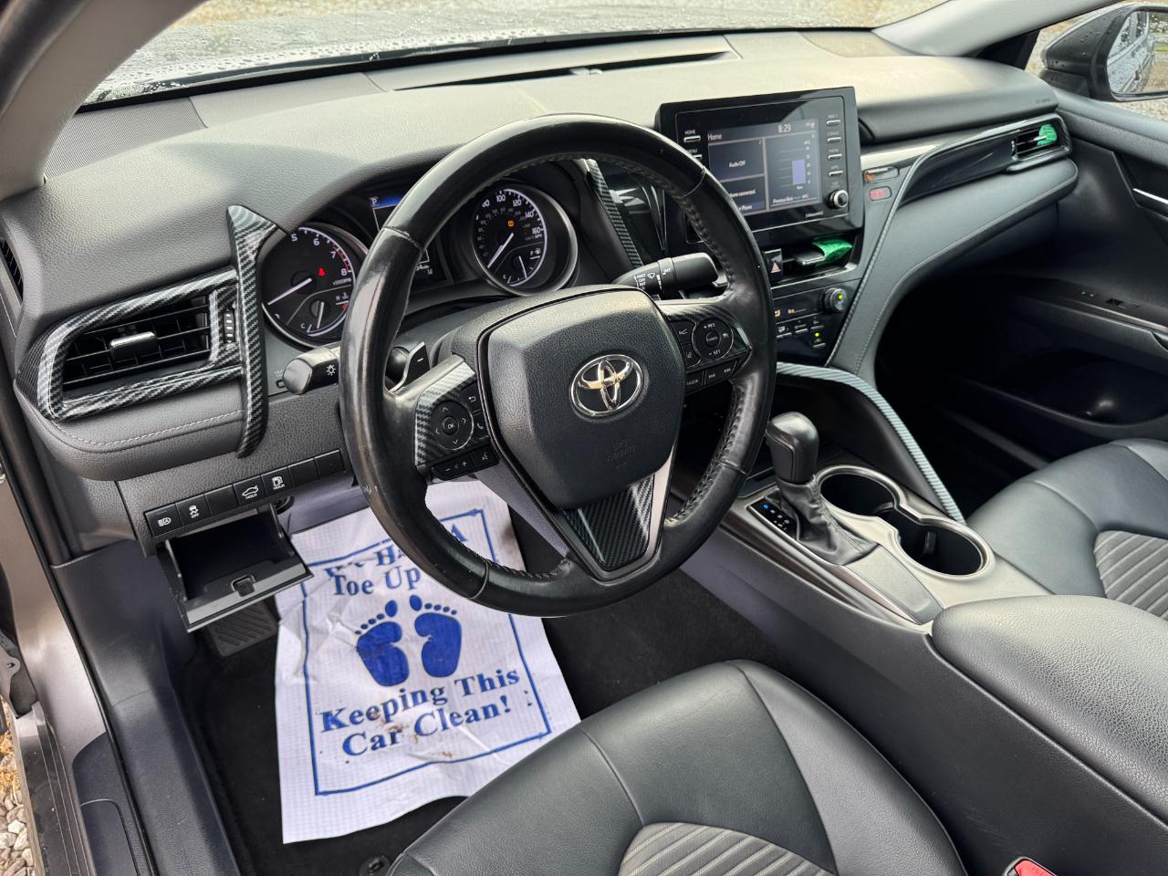 Toyota Camry SE 2021