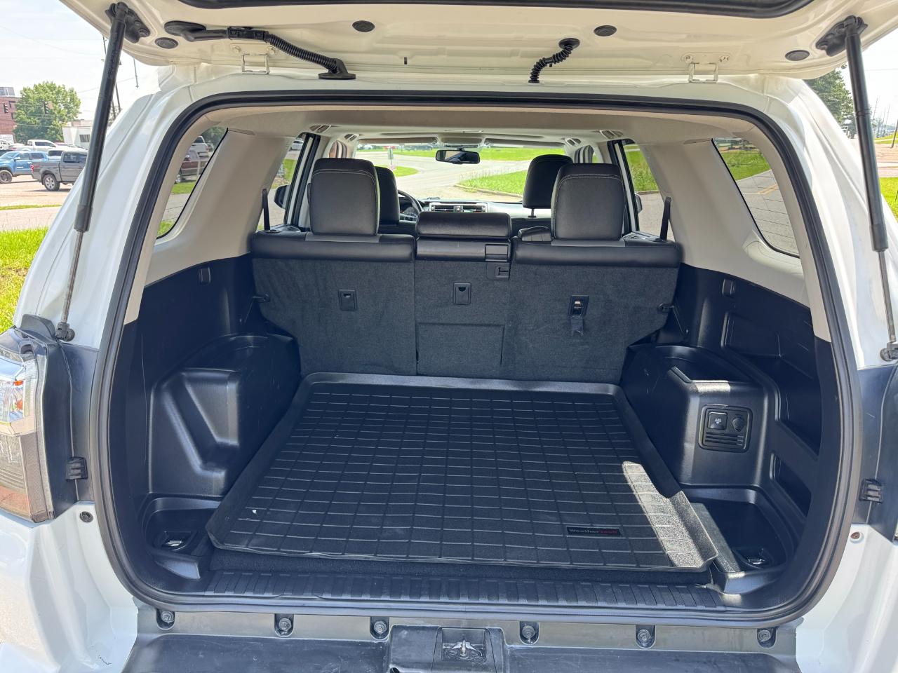 Toyota 4Runner SR5 Premium 2WD (Natl) 2016