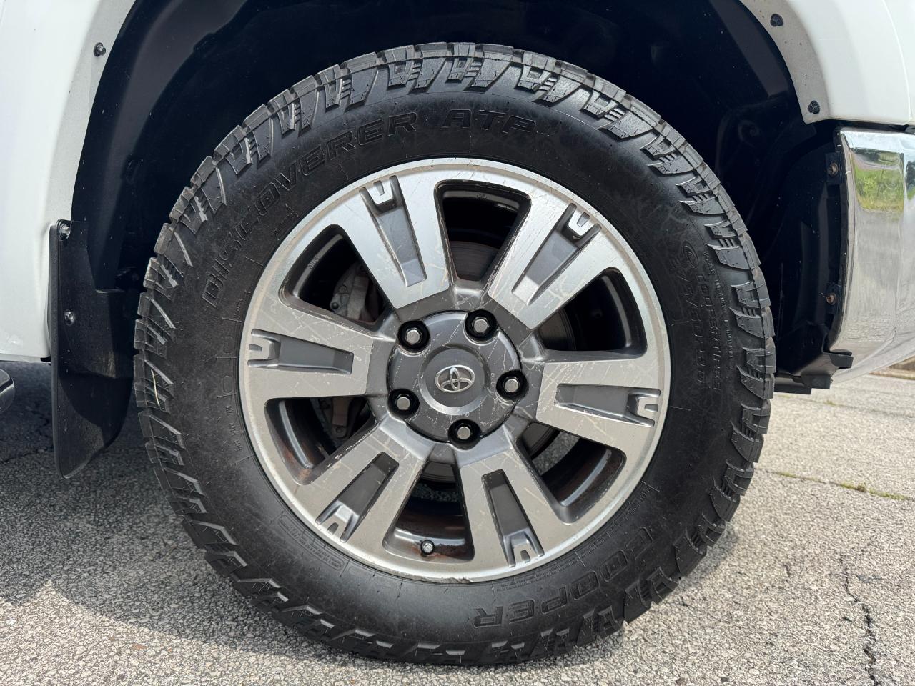 Toyota Tundra SR5 5.7L V8 FFV CrewMax 4WD 2017