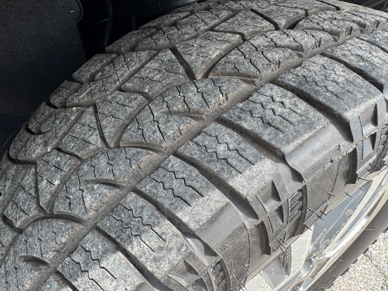 Toyota Tundra SR5 5.7L V8 FFV CrewMax 4WD 2017