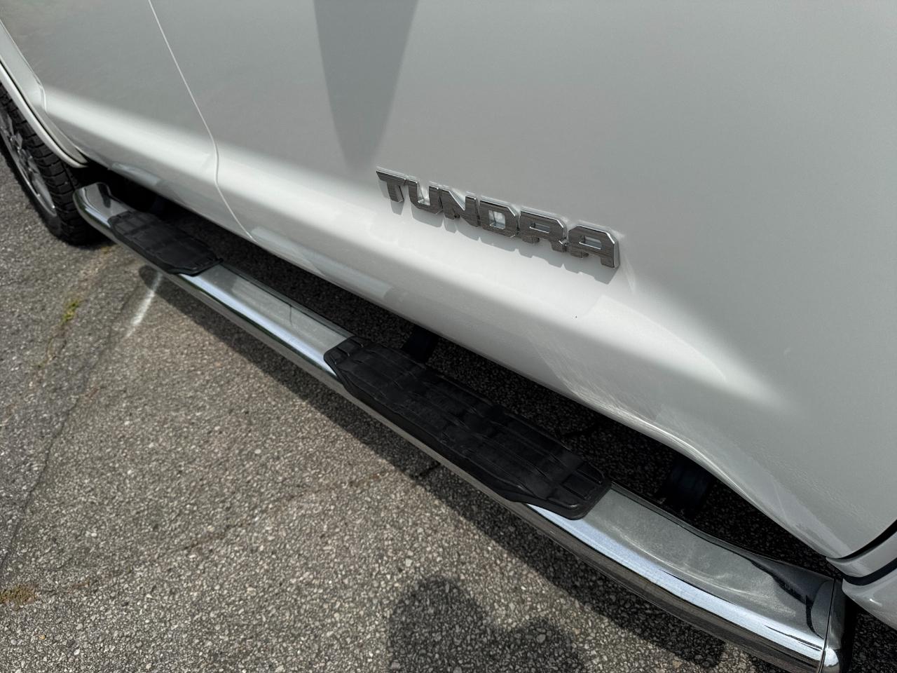 Toyota Tundra SR5 5.7L V8 FFV CrewMax 4WD 2017