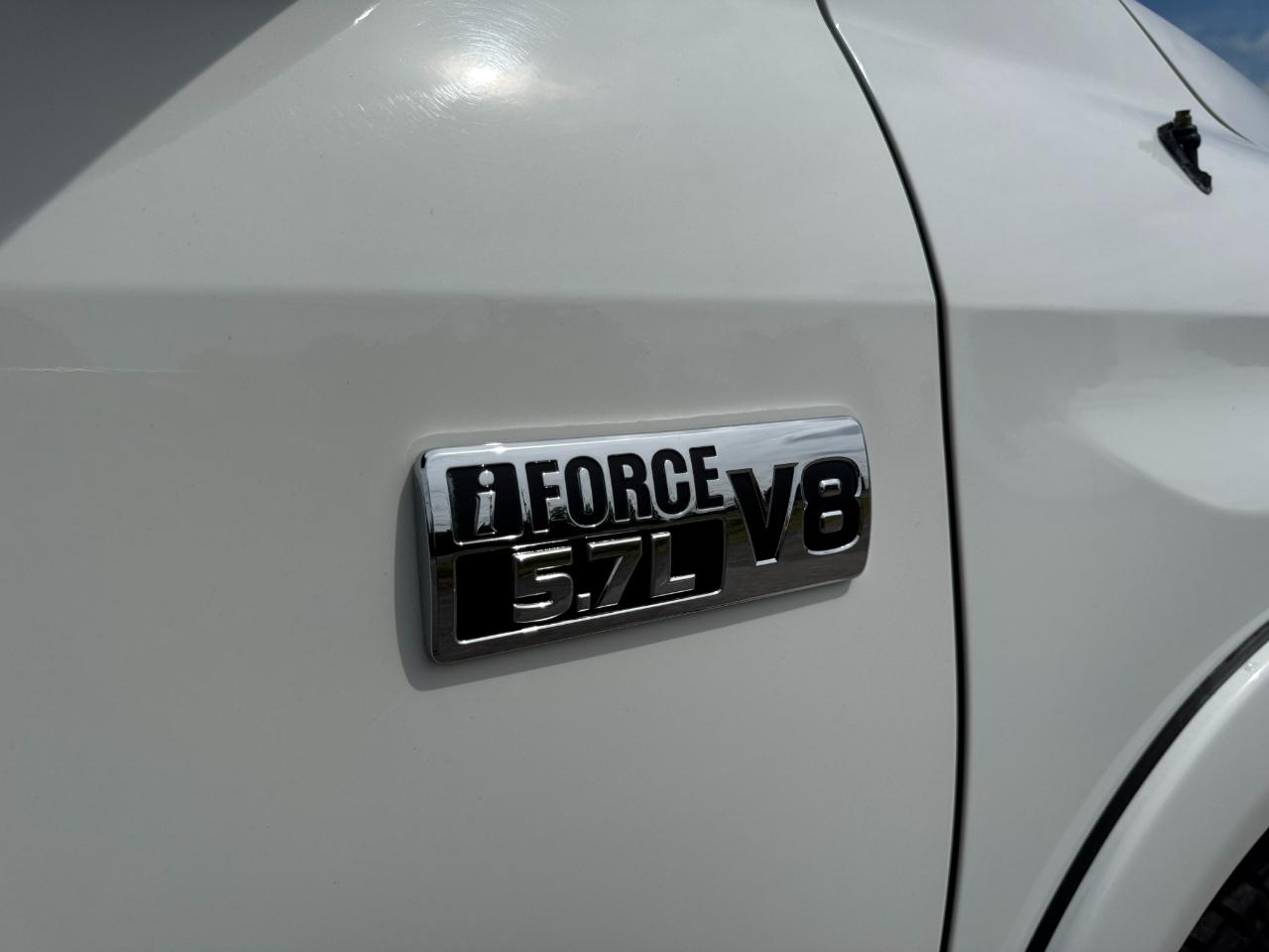 Toyota Tundra SR5 5.7L V8 FFV CrewMax 4WD 2017