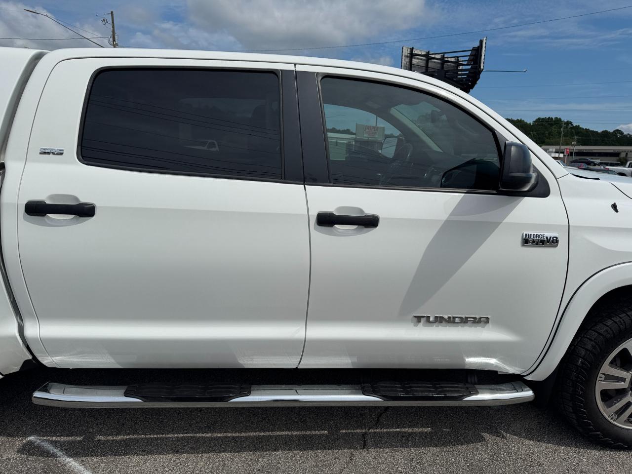 Toyota Tundra SR5 5.7L V8 FFV CrewMax 4WD 2017