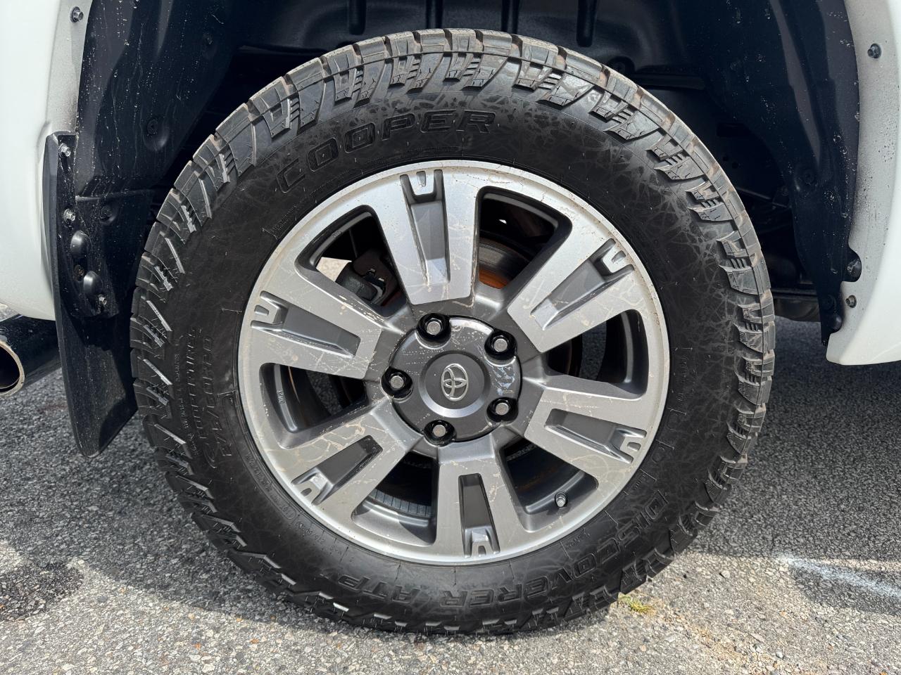 Toyota Tundra SR5 5.7L V8 FFV CrewMax 4WD 2017