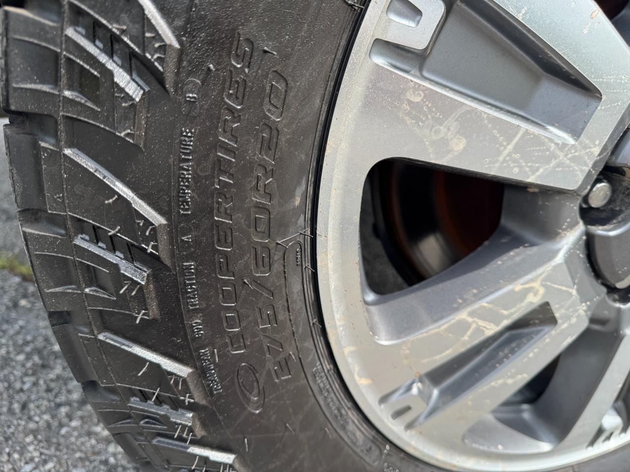 Toyota Tundra SR5 5.7L V8 FFV CrewMax 4WD 2017
