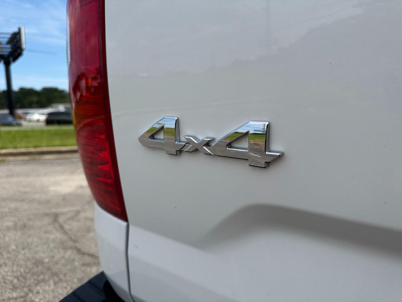 Toyota Tundra SR5 5.7L V8 FFV CrewMax 4WD 2017