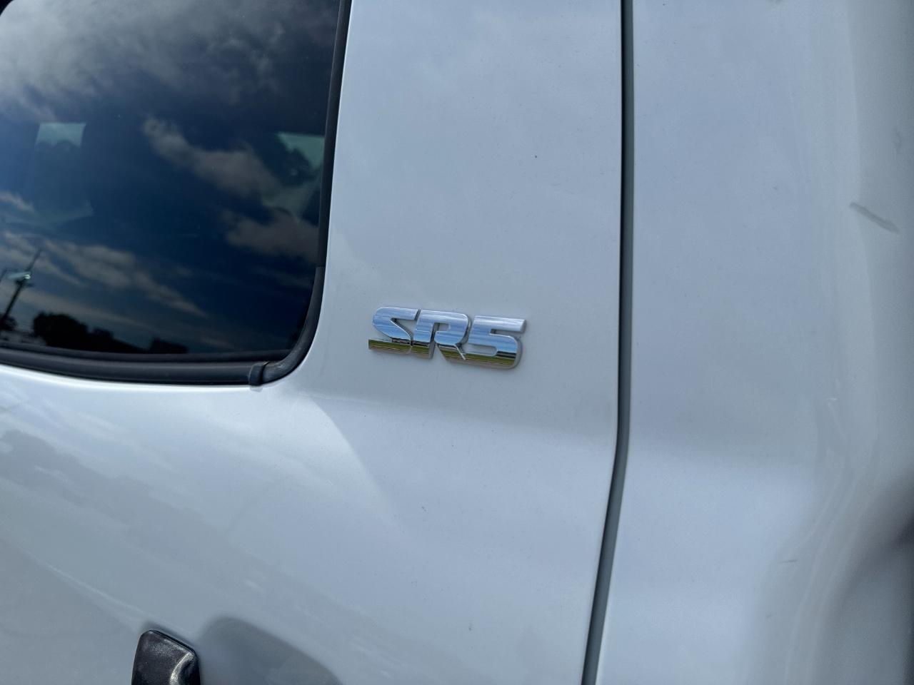 Toyota Tundra SR5 5.7L V8 FFV CrewMax 4WD 2017