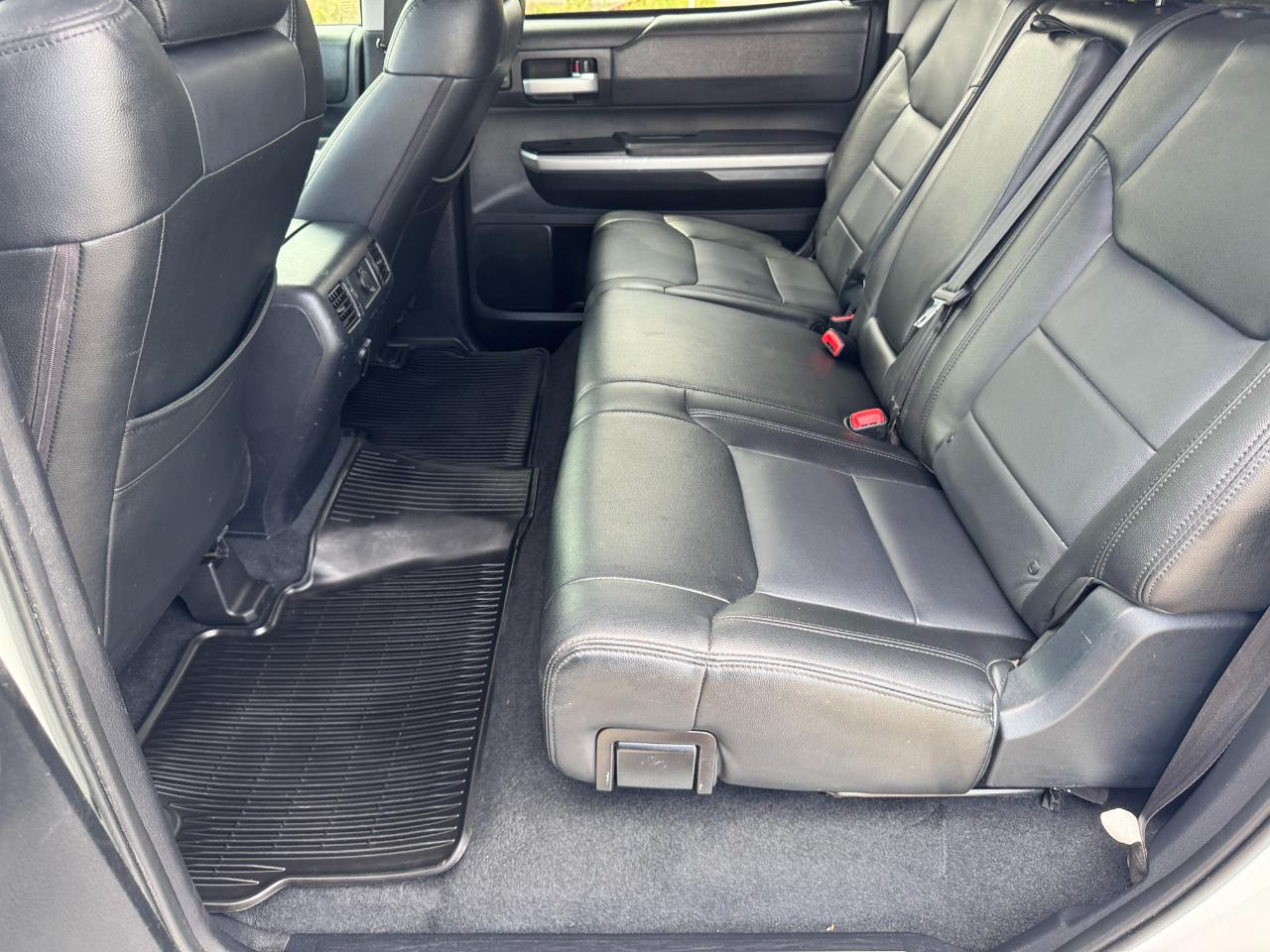 Toyota Tundra SR5 5.7L V8 FFV CrewMax 4WD 2017