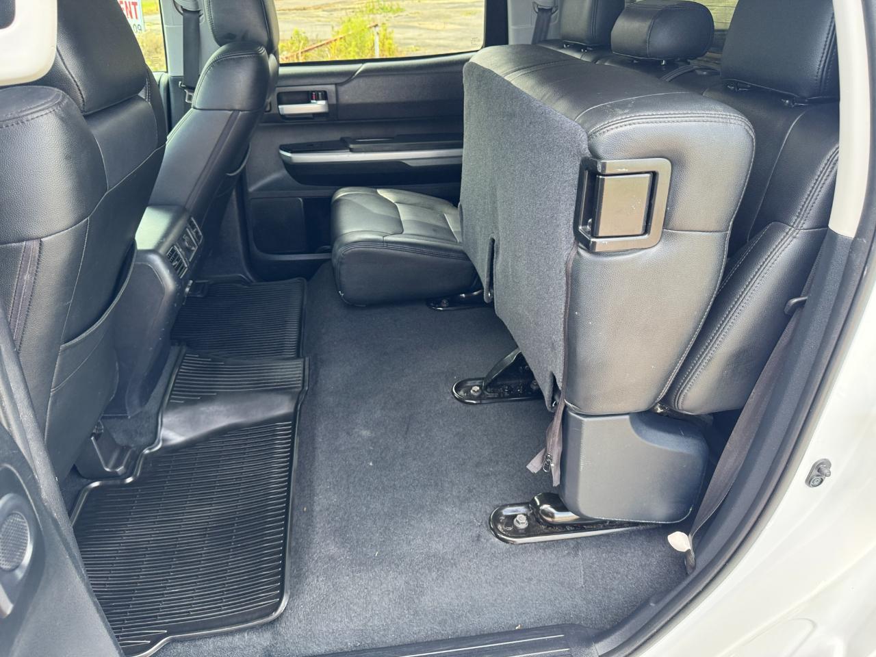 Toyota Tundra SR5 5.7L V8 FFV CrewMax 4WD 2017