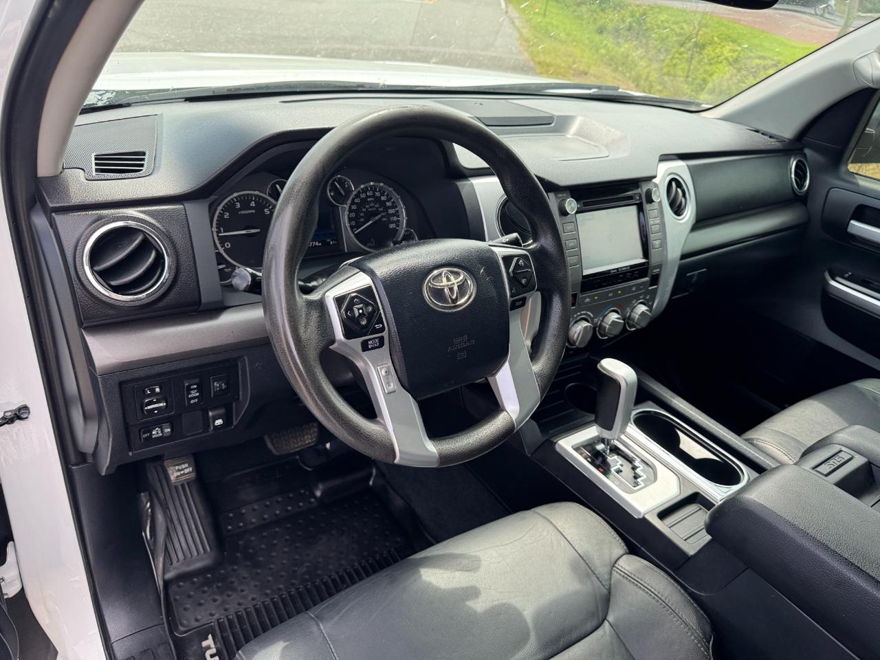 Toyota Tundra SR5 5.7L V8 FFV CrewMax 4WD 2017