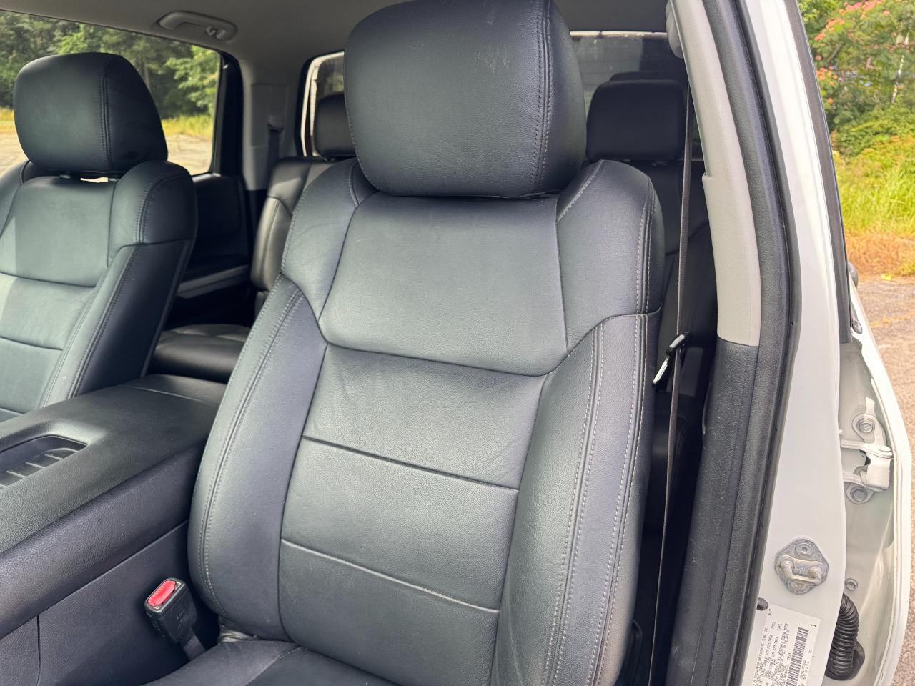 Toyota Tundra SR5 5.7L V8 FFV CrewMax 4WD 2017