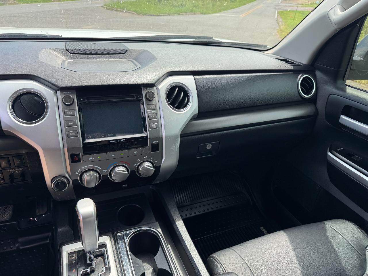Toyota Tundra SR5 5.7L V8 FFV CrewMax 4WD 2017