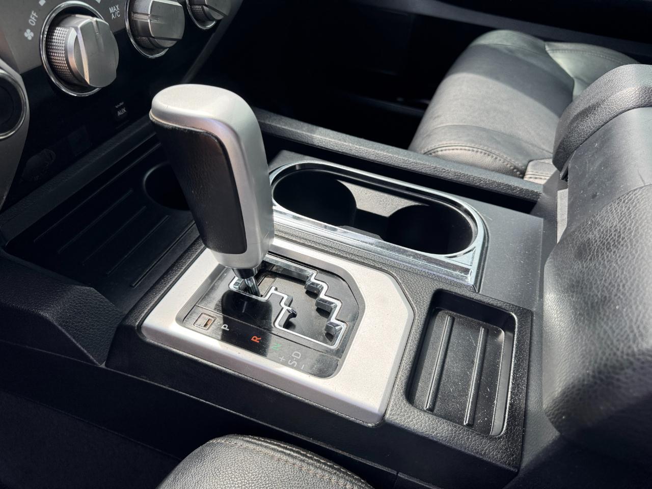 Toyota Tundra SR5 5.7L V8 FFV CrewMax 4WD 2017