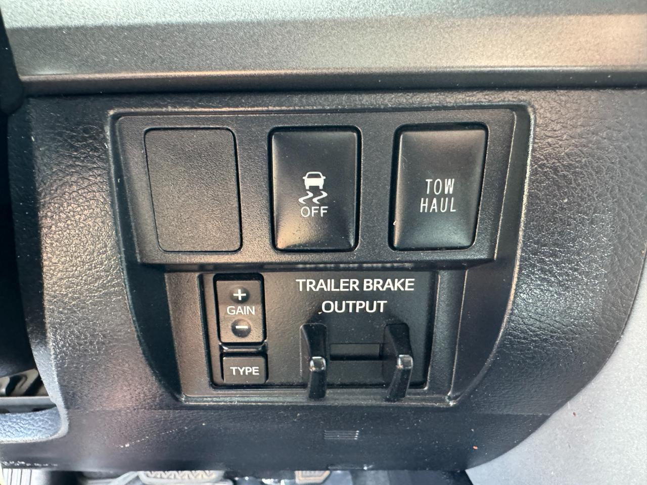 Toyota Tundra SR5 5.7L V8 FFV CrewMax 4WD 2017
