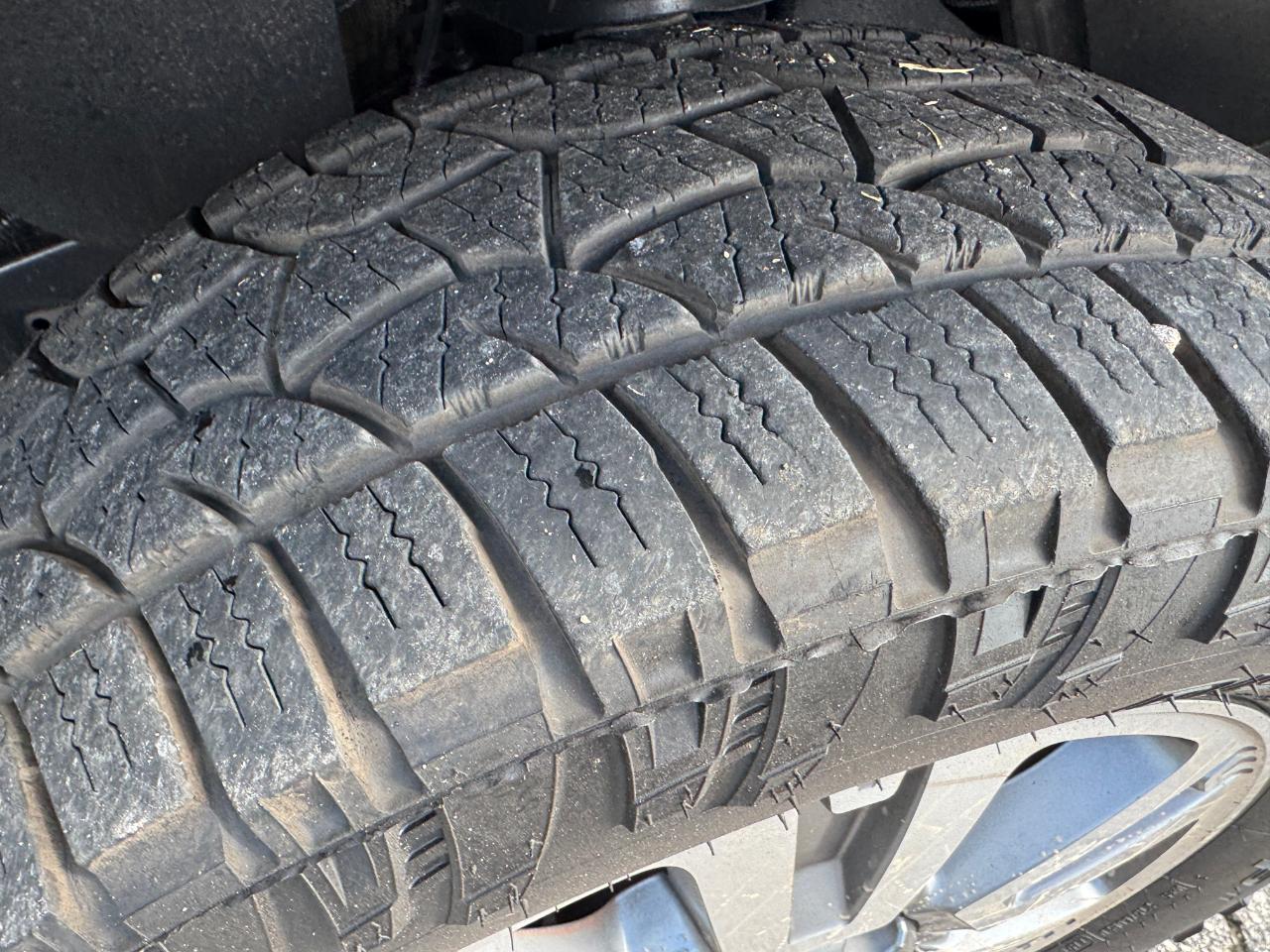 Toyota Tundra SR5 5.7L V8 FFV CrewMax 4WD 2017