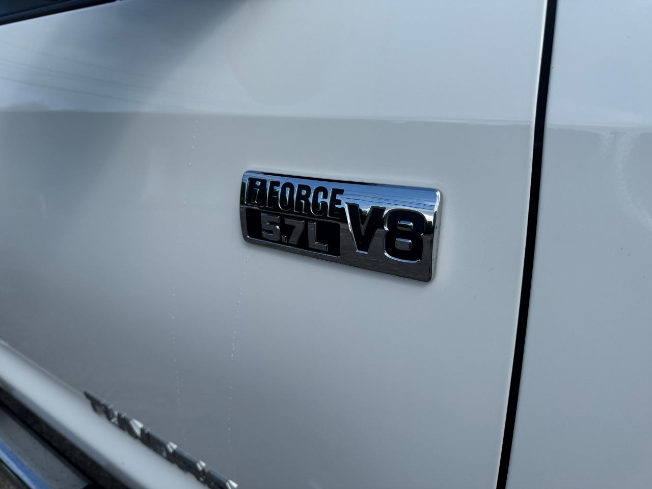 Toyota Tundra SR5 5.7L V8 FFV CrewMax 4WD 2017
