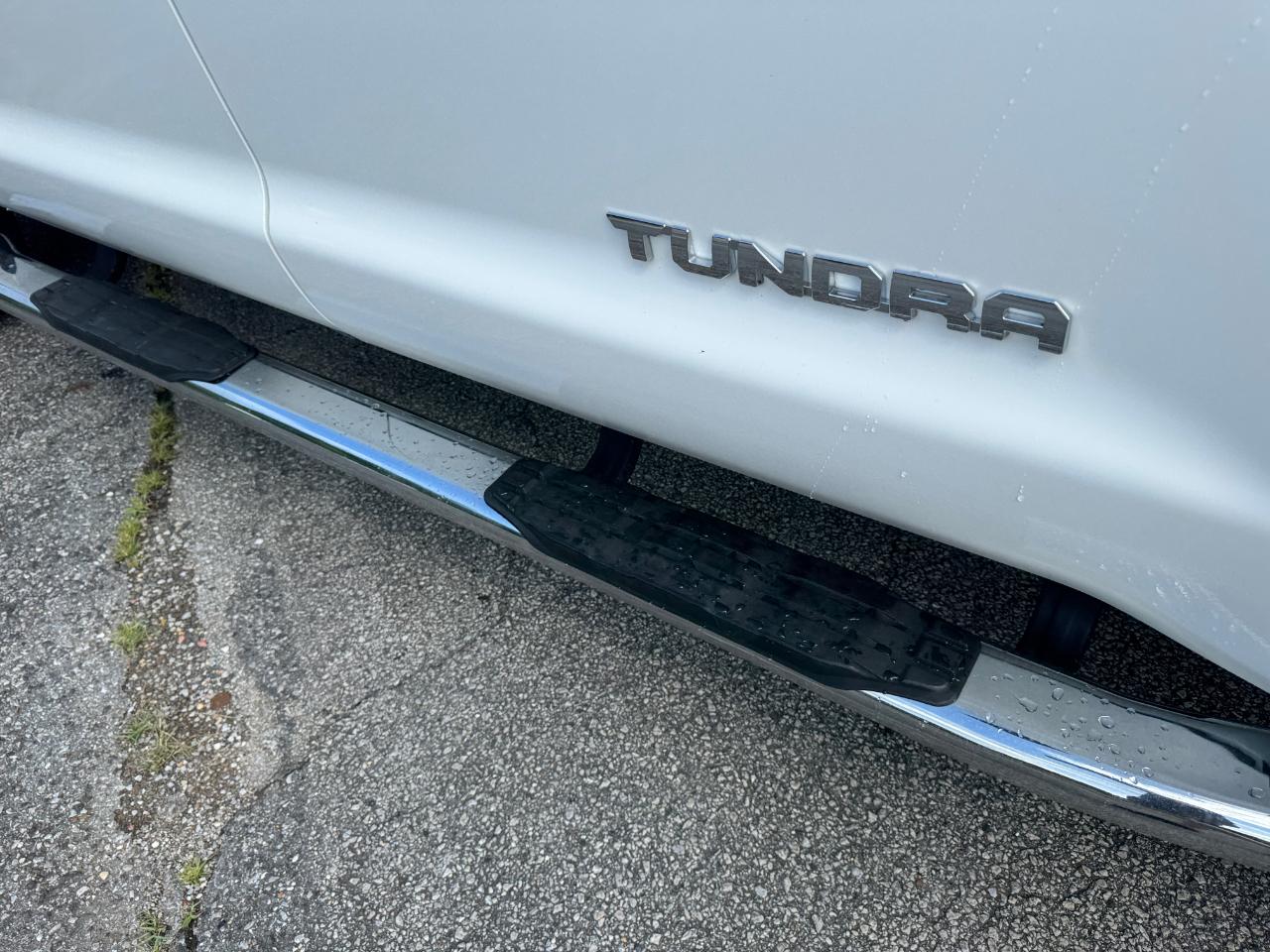 Toyota Tundra SR5 5.7L V8 FFV CrewMax 4WD 2017
