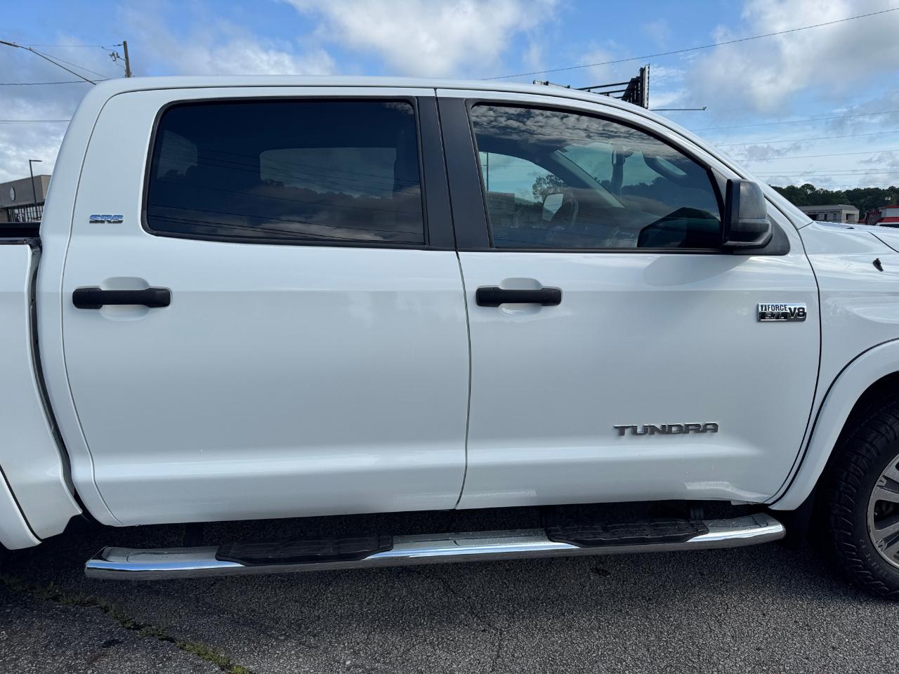 Toyota Tundra SR5 5.7L V8 FFV CrewMax 4WD 2017