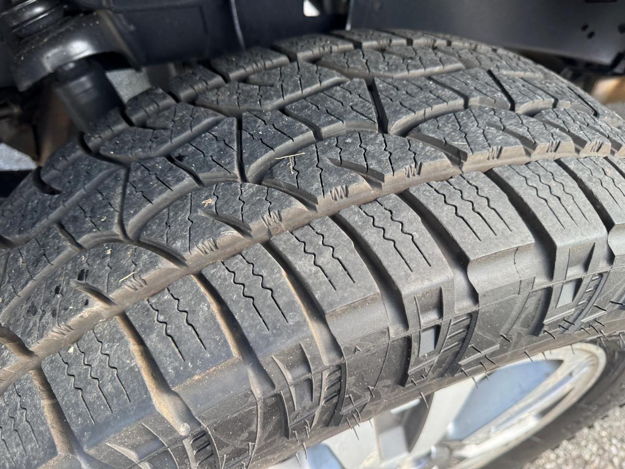 Toyota Tundra SR5 5.7L V8 FFV CrewMax 4WD 2017