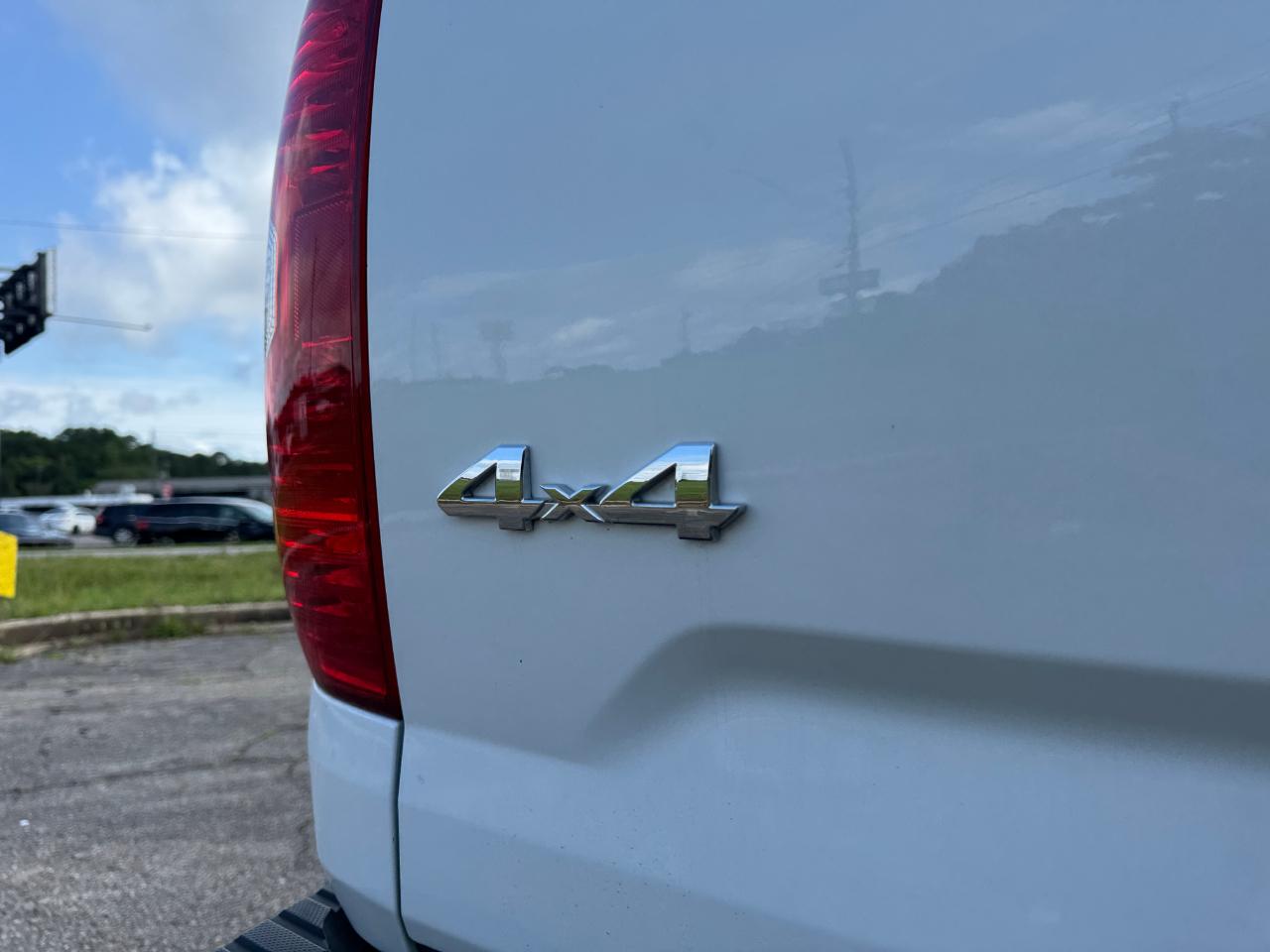 Toyota Tundra SR5 5.7L V8 FFV CrewMax 4WD 2017