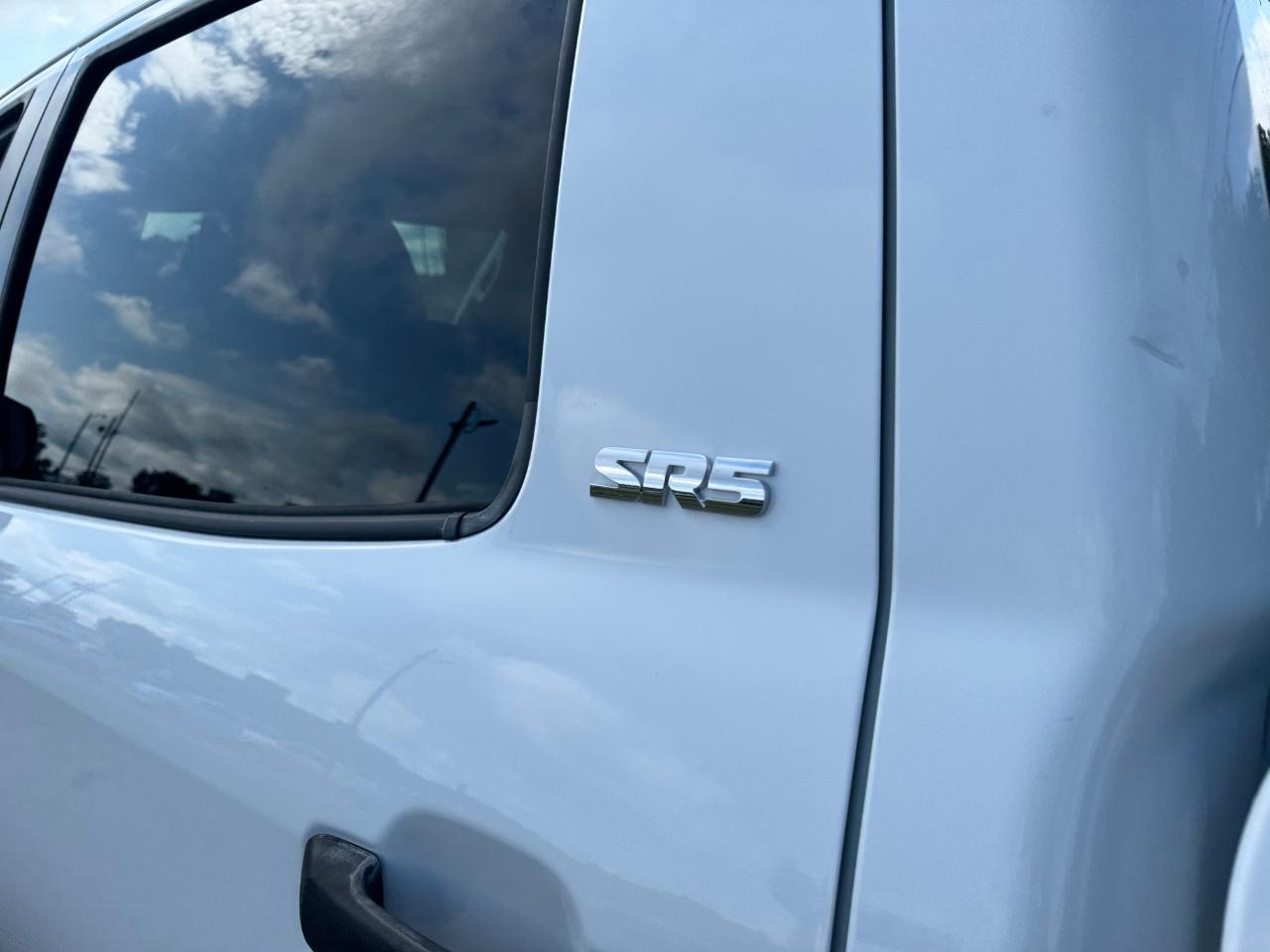 Toyota Tundra SR5 5.7L V8 FFV CrewMax 4WD 2017