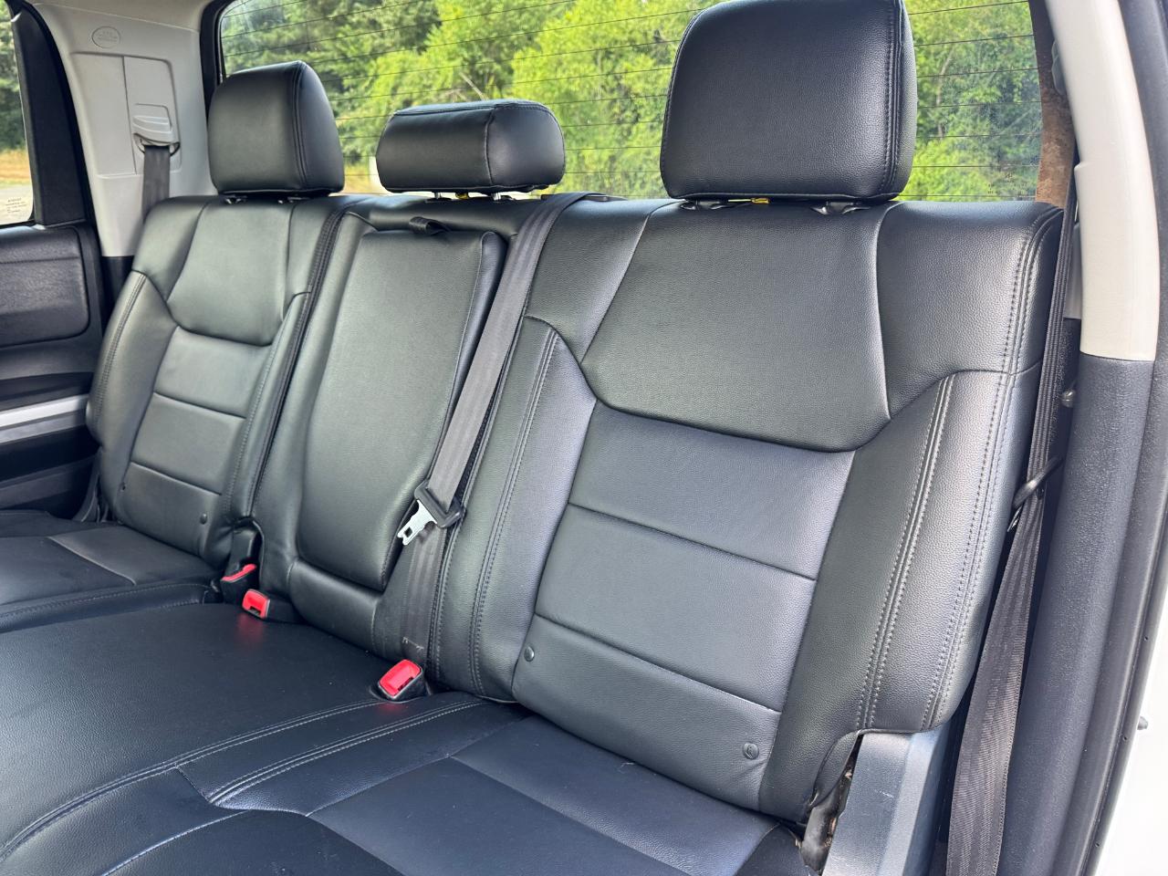 Toyota Tundra SR5 5.7L V8 FFV CrewMax 4WD 2017