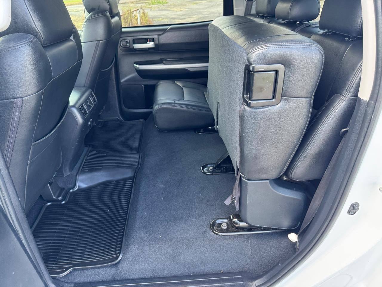 Toyota Tundra SR5 5.7L V8 FFV CrewMax 4WD 2017