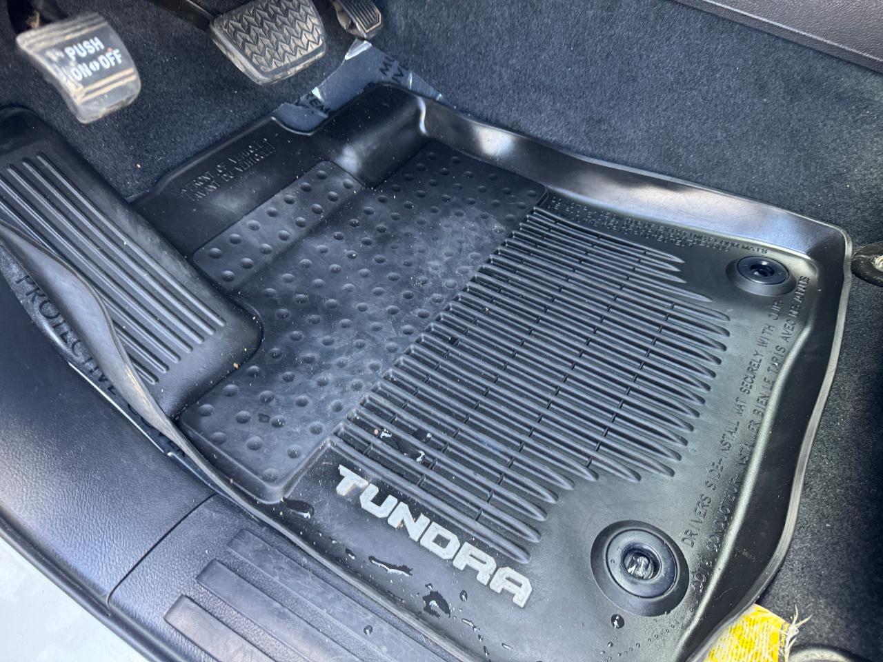 Toyota Tundra SR5 5.7L V8 FFV CrewMax 4WD 2017