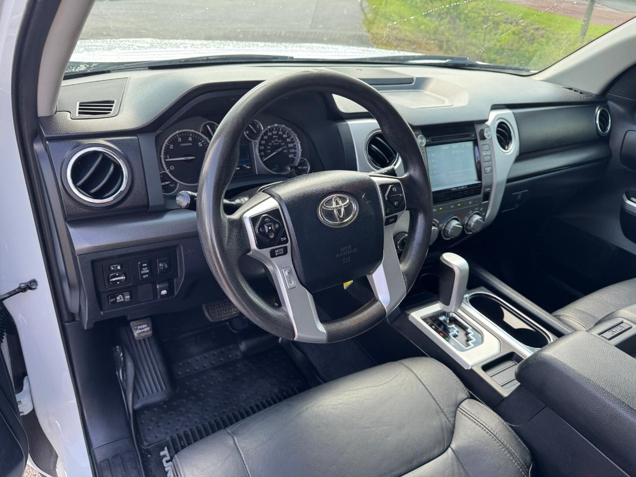 Toyota Tundra SR5 5.7L V8 FFV CrewMax 4WD 2017