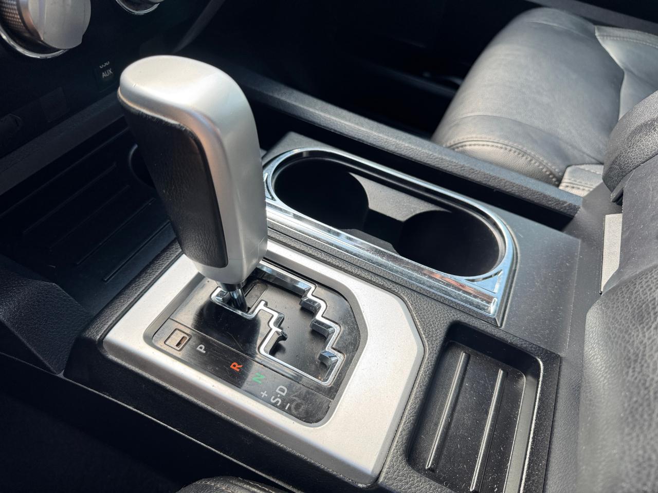 Toyota Tundra SR5 5.7L V8 FFV CrewMax 4WD 2017