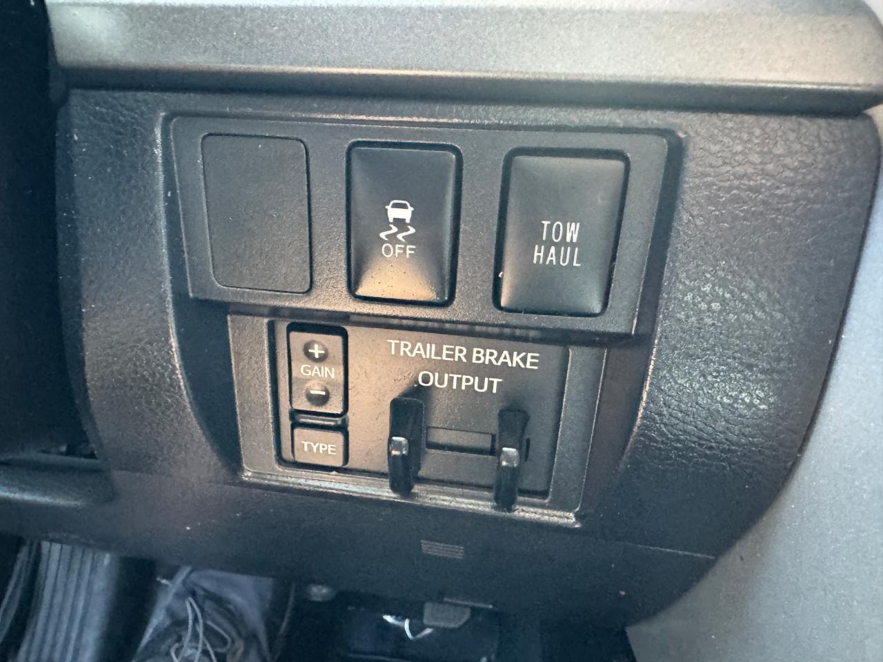 Toyota Tundra SR5 5.7L V8 FFV CrewMax 4WD 2017