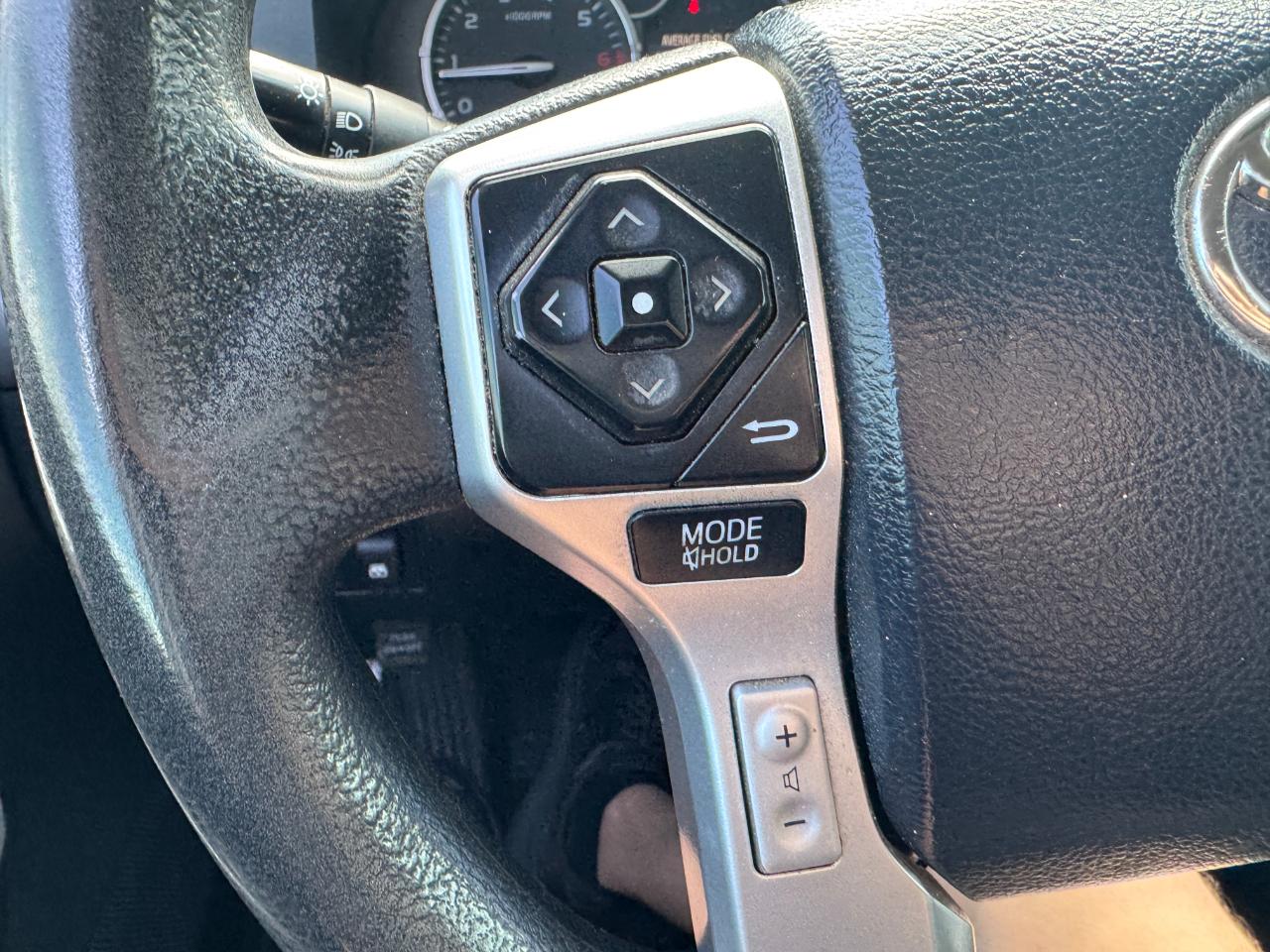 Toyota Tundra SR5 5.7L V8 FFV CrewMax 4WD 2017